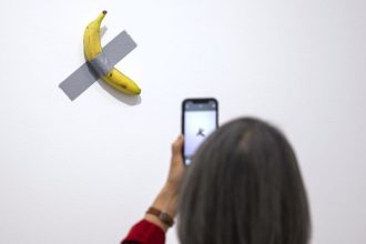 Chcel som len zistit ako chuti banan Holandan zjedol sucast umeleckej instalacie Maurizia Cattelana