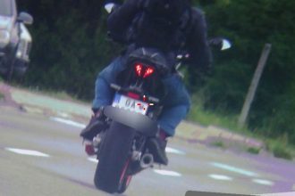 Divoka nahanacka v Prahe motorkar unika z letiska