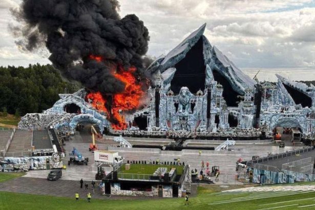 Hlavne podium festivalu Tomorrowland znicil obrovsky poziar