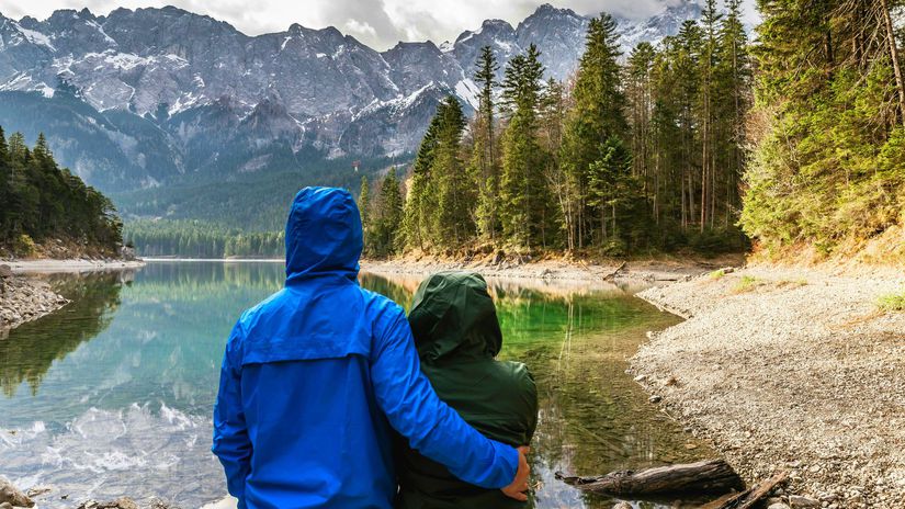 Kamenne more tunel uprostred lesa pseudokrater 5 unikatnych miest Slovenska ako z inej dimenzie