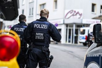 Krvave bitky noze macety a strelba v Berline