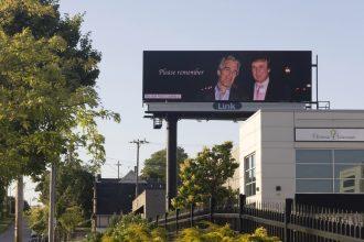 Od obdivu po oznacenie uchyl Trump a Epstein