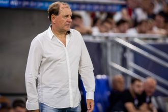 Otvoreny Weiss Chlapci niekedy zneuziju moju dobrotu