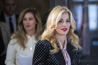 Progresivci vyzyvaju Simkovicovu na odvolanie Petry Flach