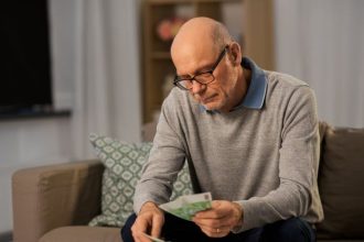 Slovaci prisli o 145 miliardy eur a ich dochodky