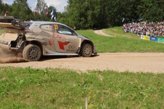 Tragedia na rely vo Francuzsku Auto zrazilo dvoch divakov