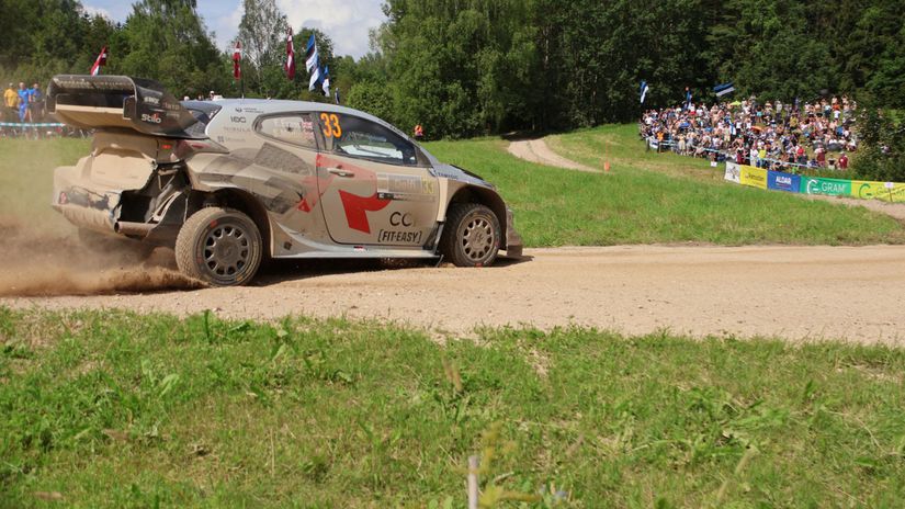 Tragedia na rely vo Francuzsku Auto zrazilo dvoch divakov