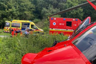 Tragicky piatok na vychode Auto v priekope si vsimol motorkar Matka zomrela syn je vazne zraneny