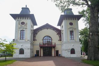 BSK hlada noveho sefa Divadla Arena do 7 oktobra