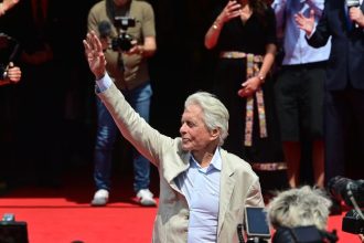 Co do pekla ty o tom vies hovori Sharon Stone