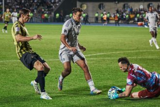 Doma to vyhrame znie z belaseho tabora Kitka Je prirodzene ze tam boli emoce Cervenu mohol dostat aj domaci hrac