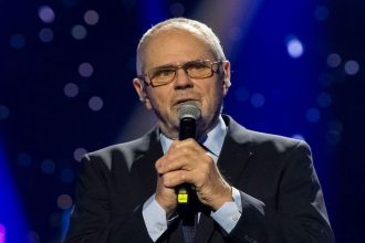 Herec politik a tvar Novembra 89 Milan Knazko ma 80 rokov