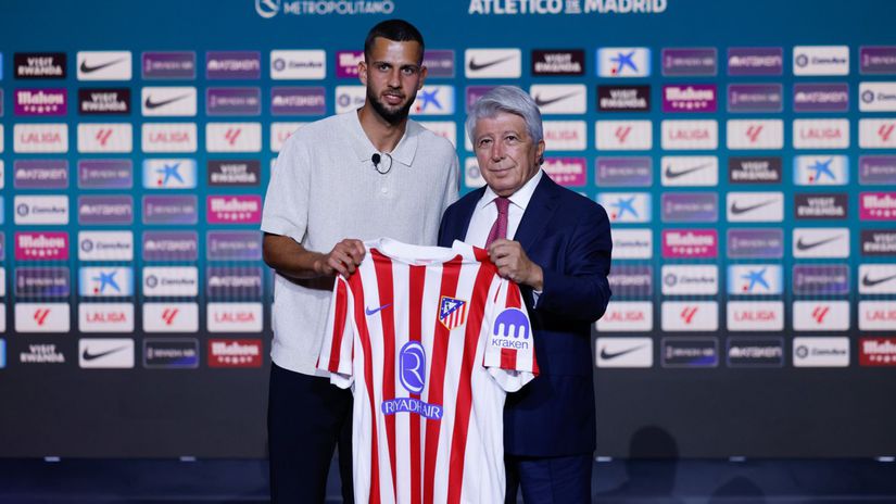 Ich pravnik prisiel o druhej v noci