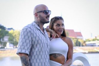 Manzelka rapera Majselfa sa ukazala v stekliver poze