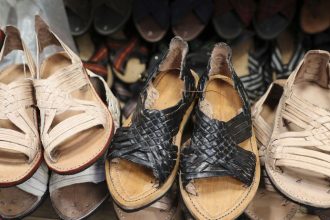 Mexiko kritizuje sandale Adidas kopirujuce domorodu obuv