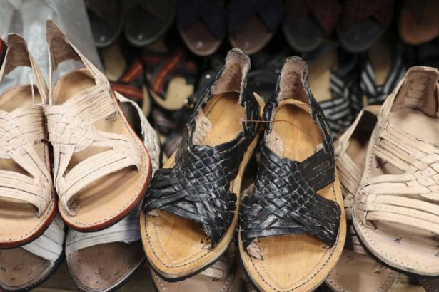 Mexiko kritizuje sandale Adidas kopirujuce domorodu obuv