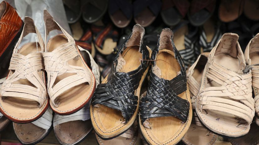 Mexiko kritizuje sandale Adidas kopirujuce domorodu obuv