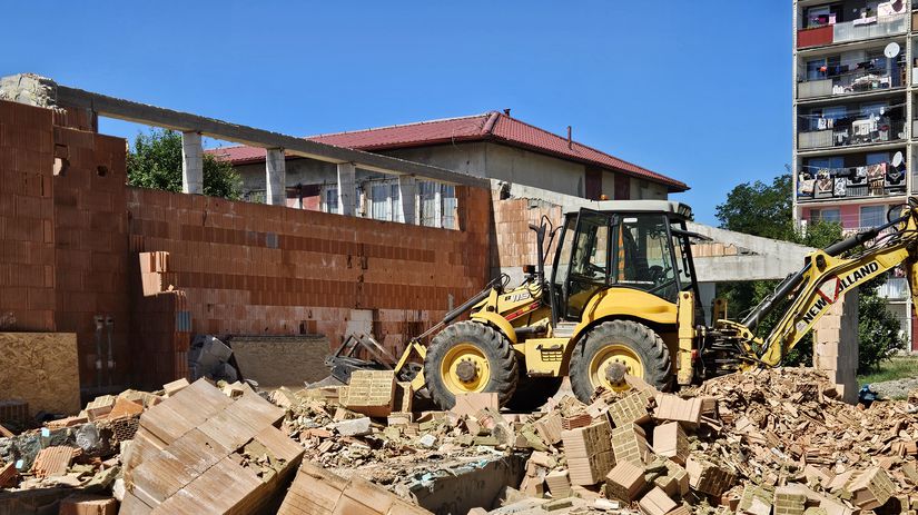 Na Luniku IX likviduju rozostavanu skolku