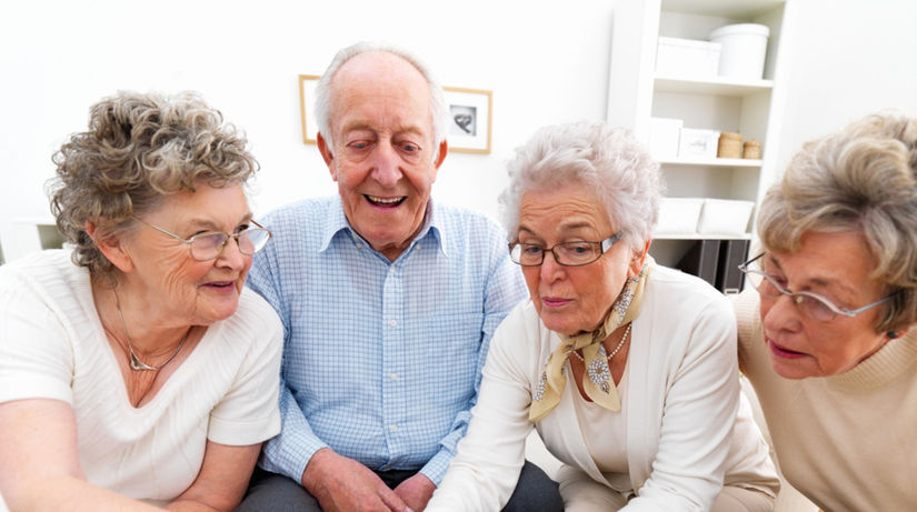 Nemecki penzisti by mali pomahat v socialnych sluzbach