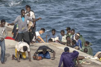 Nezvycajny incident na spanielskej plazi Turisti chytali migrantov