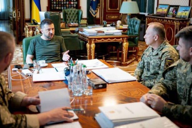 Oleksandr Syrskyj diskutuje o pozitivnych trendoch v Charkovskej a Sumskej oblasti