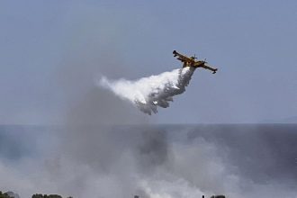 Pozar na juhu Francuzska zasahol 4500 hektarov