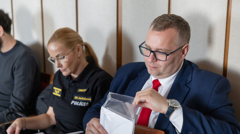 Preco sa policia pri utoku na slovensku mensinu prizerala