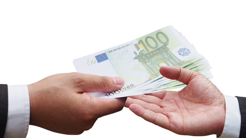 Prieskum Dve tretiny Slovakov maju problem vyzit z platu