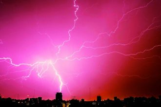 Rekordne dlhy megablesk pretal oblohu nad USA