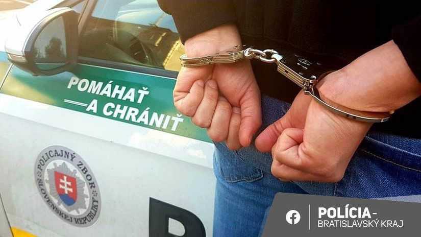 Sestkrat trestany recidivista po prepusteni hrozil zabitim policia ho zadrzala