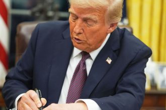 Trump uz vybral na clach za polrok viac ako minuly rok