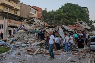 V Turecku sa triasla zem zrutilo sa budov
