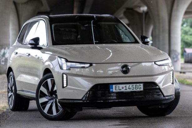 Volvo EX90 Performance Ultra Staci na XC90