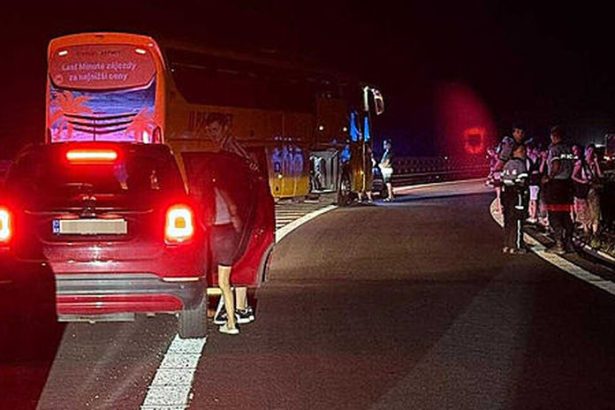 Vydeseni cestujuci volali o pomoc Opity vodic autobusu RegioJet unikal pred policiou
