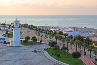 Batumi perla Cierneho mora s kombinaciou historie a futurizmu