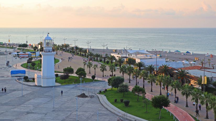 Batumi perla Cierneho mora s kombinaciou historie a futurizmu