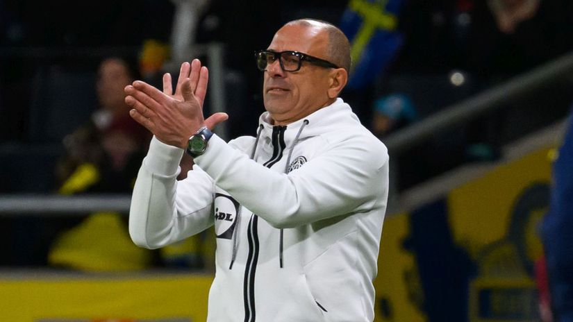 Calzonov tim svetovym skokanom mesiaca