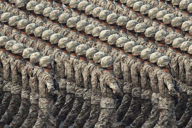 FOTO Siky armady a Cina ukazala silu