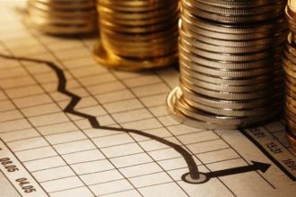 Francuzsku dobehli dlhy a nestabilita Fitch znizila rating