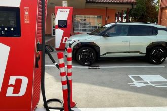 Kia EV3 nabije sa rychlo ako tvrdi