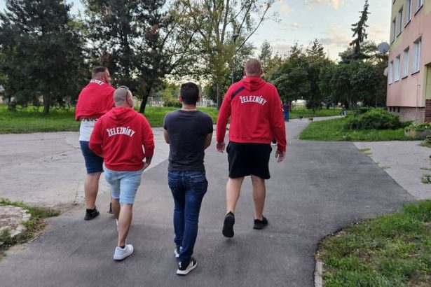 Kosicania beru poriadok do vlastnych ruk vznikaju obcianske hliadky proti kriminalite Policia varuje pred nelegalnymi iniciativami
