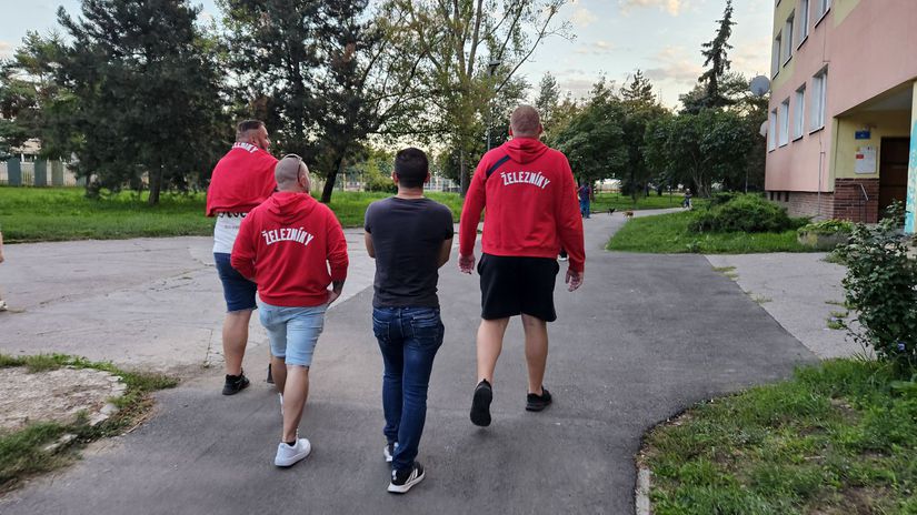 Kosicania beru poriadok do vlastnych ruk vznikaju obcianske hliadky proti kriminalite Policia varuje pred nelegalnymi iniciativami