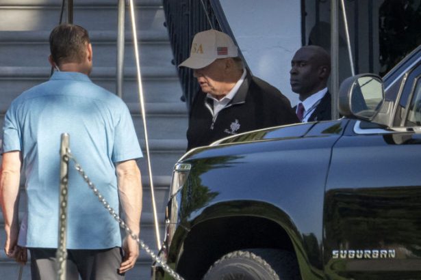 Mrtvy Nikdy som sa nemal lepsie odkazal Trump z golfu Hladinu rozviril J D Vance ked vyhlasil ze je pripraveny prevziat jeho funkciu