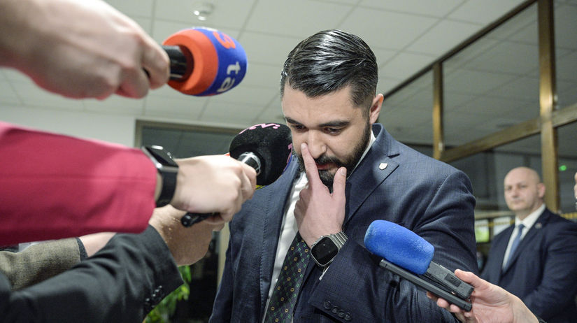 Pavol Gaspar porusil zakon informoval otca tvrdi Kolikova PS Sef SIS ma byt vzorom zdrzanlivosti nie mafianskymi tetovaniami