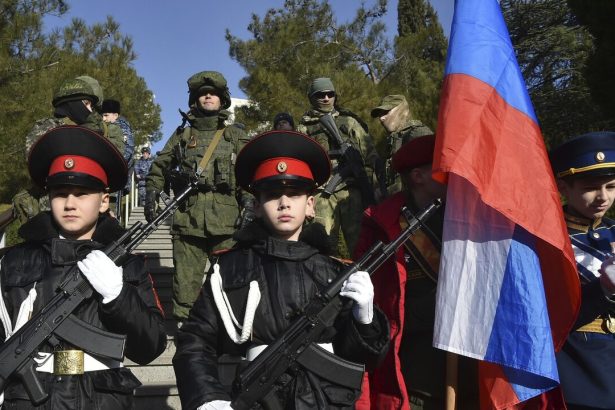 Polostrov strachu a kontrole Krym pod ruskou vlajkou