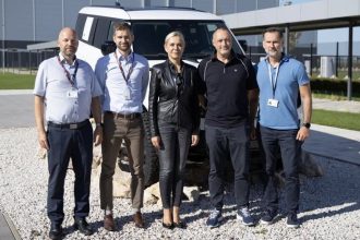 Sakova navstivila nitriansky Jaguar Land Rover hovorili o pomoci automobilke zasiahnutej kyberutokom