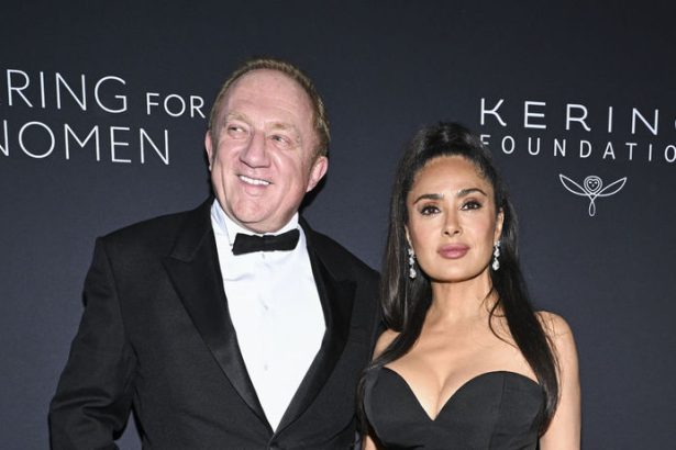 Sestdesiatka na krku a telo bohyne Salma Hayek opat ukazala kto je tu kralovna Geny sa nezapru ohurila aj dcera