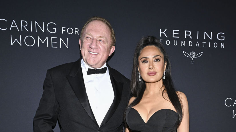 Sestdesiatka na krku a telo bohyne Salma Hayek opat ukazala kto je tu kralovna Geny sa nezapru ohurila aj dcera