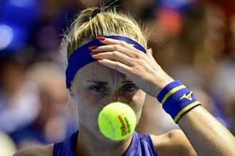 Sramkova otvorila 13 komnatu Otec dal sestram vyzrat moje uspechy Ked ma vyhodil z domu tri mesiace som jedla iba ryzu