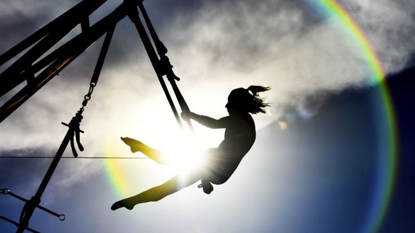 Umelkyna zahynula pri pade z hrazdy deti to videli